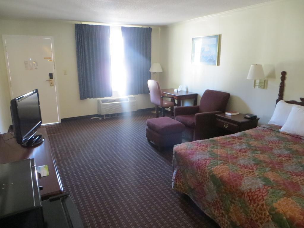 Days Inn Milledgeville Eksteriør bilde